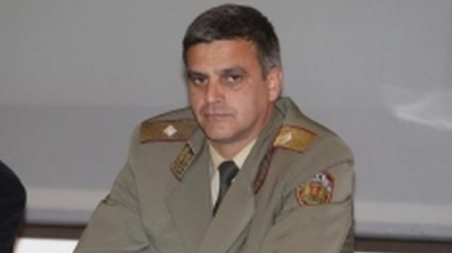 Първо във ФРОГ: Ген. Стефан Янев ще е  военен министър