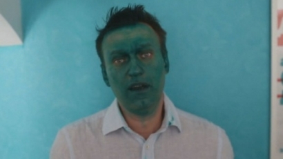 Напръскаха със зелено вещество Алексей Навални