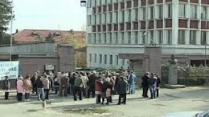 Служители на "Интендантско обслужване" затвориха пътя София-Бургас