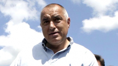 Борисов: Създава се паника; КТБ трябва незабавно да се отвори