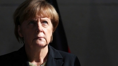 Меркел: Споделяме болката, скърбим със свити сърца