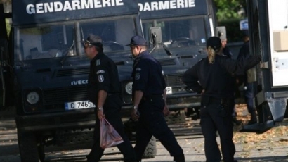 500 жандармеристи и полицаи блокират Ихтиман и Петрич