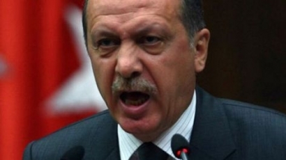 Турция търси да арестува футболна легенда