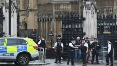 Азиатец е нападателят газил хора и ръгал в Лондон