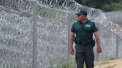 Само във Фрог: По двама граничари на смяна пускат имигранти през браздата