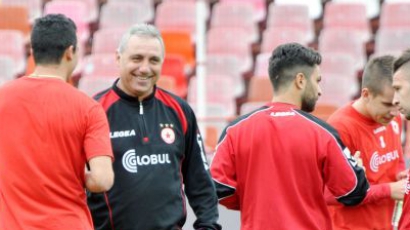 Стоичков води играчи на Барселона в ЦСКА