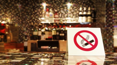 Забраната за пушене остава. Засега