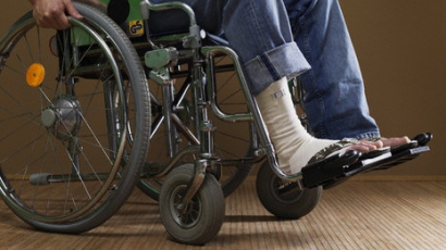 Намаляват здравите хора с инвалидни колички