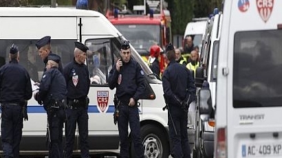 Французи излязоха по улиците да защитят бежанците