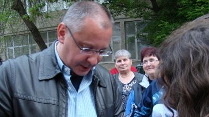 Сергей Станишев участва в кампанията „От врата на врата“ в Ямбол 