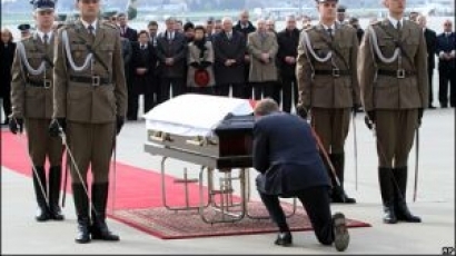Полша ексхумира телата на президента Качински и останалите, загинали при Смоленск