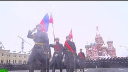 Показаха бойни реликви на парада за 7 ноември в Москва
