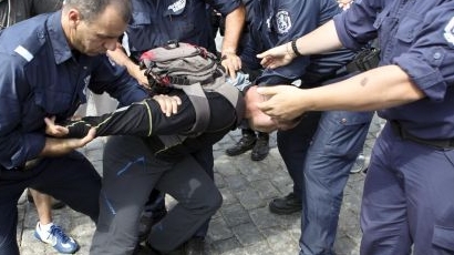 Сблъсъци между ромите в Петрич, жандармерия блокира града