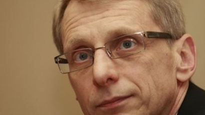 ФРОГОКО: Брюксел плаши да спре програма на просветния министър