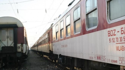 Чудо: Влакове препускали един срещу друг без катастрофа