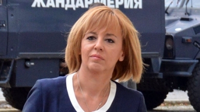 Мая Манолова почерпи с череши колеги и журналисти