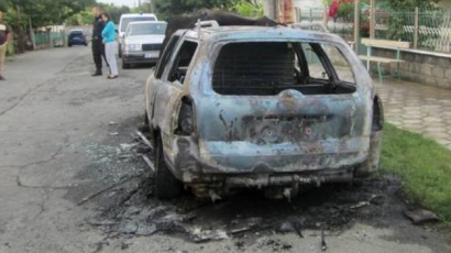 Изгориха колата на надзирател в Бургаския затвор 
