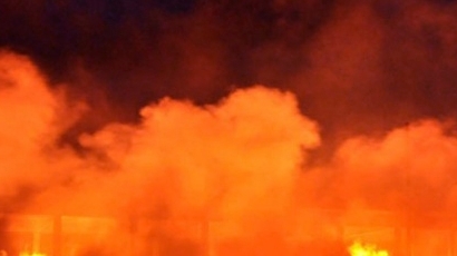 Горяща сграда рухна в Техеран, 30 пожарникари загинаха