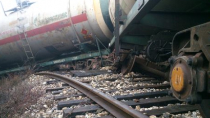 Влакове тръгнаха по възстановените релси между Яна и Мусачево