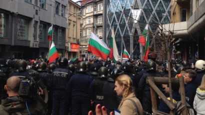 Протестиращи и полиция се сбиха в София