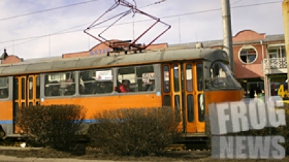 Трамвай и кола се сблъскаха в столичния кв. ”Лозенец”