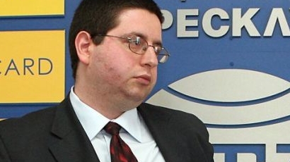 Министър Чобанов: Да не истеризираме, не вървим към фалит