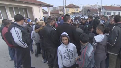 Ромите в Ботевград организираха шествие и плашат с блокиране на АМ „Хемус“