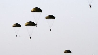 Скандал: Военна прокуратура захапва сделка с немци за парашути