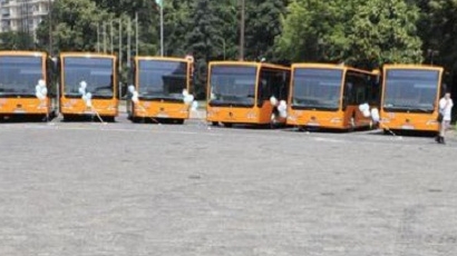 Вандали изпотрошиха нови автобуси в София