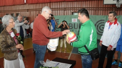 Петър Кънев откри волейболен турнир за аматьори в Бургас, обеща помощ за спорта
