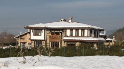 Луксозен комплекс спретнали братя Прокопиеви и Плевнелиев в село Баня