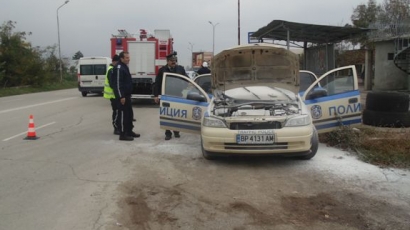 Не е за вярване: Катаджия пише акт на колега в патрулка за блъсната кола