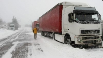 Пробиха снежната блокада при Айтос