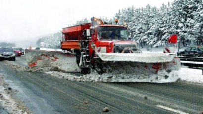 700 снегорина разчистват в цялата страната