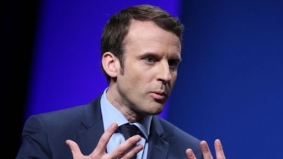 Уцелиха с яйце в главата кандидат-президент на Франция