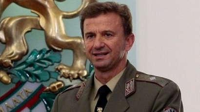 Генерал Нейко Ненов почина, не победи рака