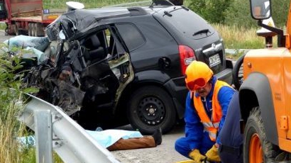 Двама загинаха при жестока катастрофа на пътя Русе