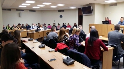 Общинският съветник от ГЕРБ-Плевен Йордан Грижов участва в дискусия за президентската институция с младежи