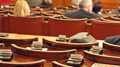 Депутатите вземат решение за пенсионните фондове