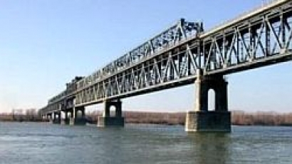 Четиресет и един нелегални имигранти бяха заловени на "Дунав мост"