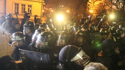 350 арестувани при сблъсъци във Франкфурт