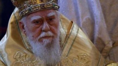 Патриарх Максим ще стане на 98 г. в болницата