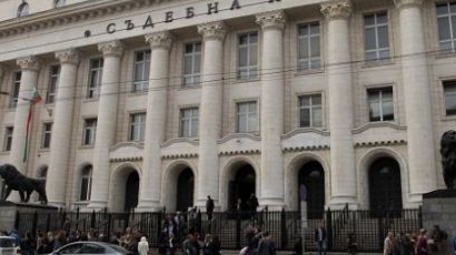 Адвокат хванал за гушата гард в Съдебната палата в София