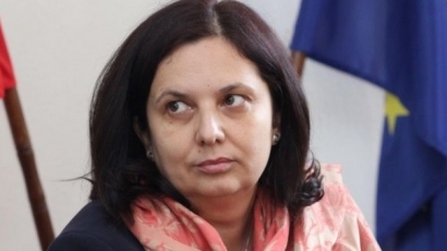 Министър Павлова иска дисциплинарка срещу ЧСИ  Ани Янакиева