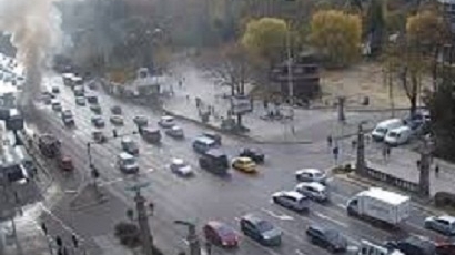 Автобус се запали на Орлов мост в София