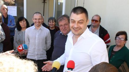 Бареков лично подкрепи Петър Теофилов за кмет на Богданов дол