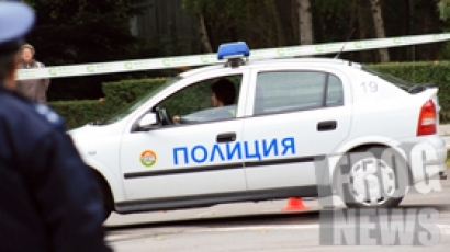 Шофьор удари спрял автомобил край Калотина, мъж загина