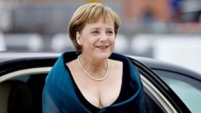 Чакат с “Молотов” Меркел в Атина