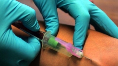 Ужас! 14-годишна почина 2 г. след ваксина срещу рак на матката