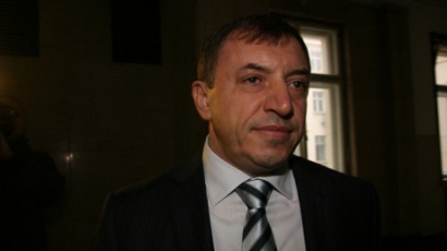 Трактора включен в делегация на министър Тотю Младенов